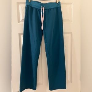 XS Petite basic scrub pants. Small Catarina top in Caribbean blue.